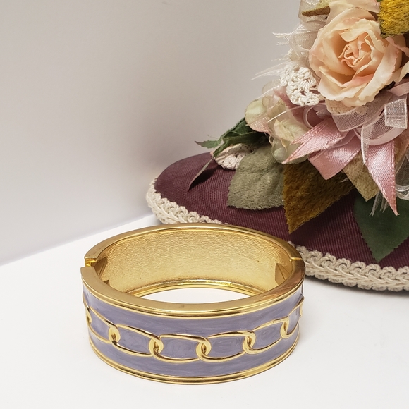 Jewelry - Gorgeous Purple Shimmer & Gold tone Bracelet